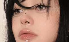 激烈的床震戏大叫视频